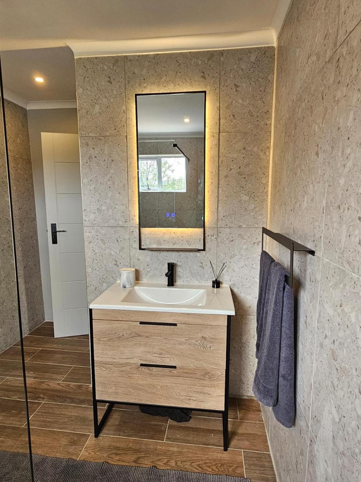 Die Heerenhuys Guest Suites Stellenbosch Ngoại thất bức ảnh